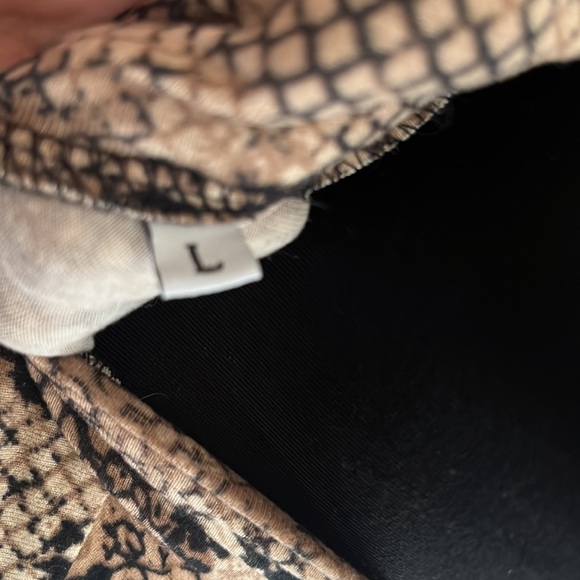 3/$15 Women’s Large leopard print bodysuit - Picture 3 of 4